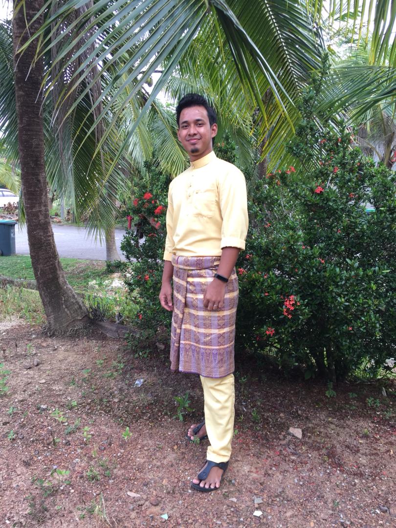 fatinsuhana647's tweet photo. My handsome man looking good with his raya outfit 2020 😍🥰 and I'm here fall in love again and again 😍❤️✨
Stay safe dearest! Hope to see you again very soon! Ke dapat jumpa time nikah nanti jee 🤔🤪 hahahahahahhahaahahhaha 😂
#teamrayakuning💛 https://t.co/35wOdxCoHP