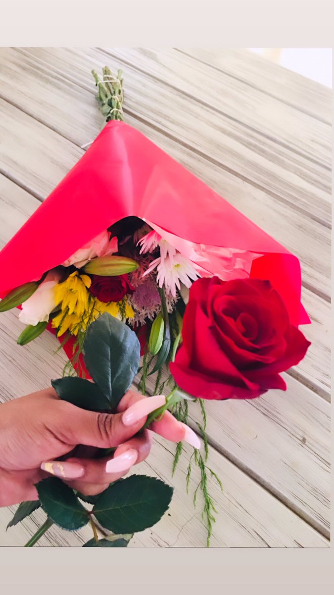 Nuks_M's tweet photo. 💐💐💐 https://t.co/zAFSIEqquq