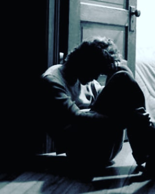 PacoCampagna's tweet image. Che cosa ho #incomune con il mondo intero? A volte, vi giuro, mi sento veramente distante da tutto. 
È grazie alle #poesie, soltanto grazie alle poesie, se riesco a fuggire dalle tremende onde di malinconia che spesso mi travolgono violentemente.