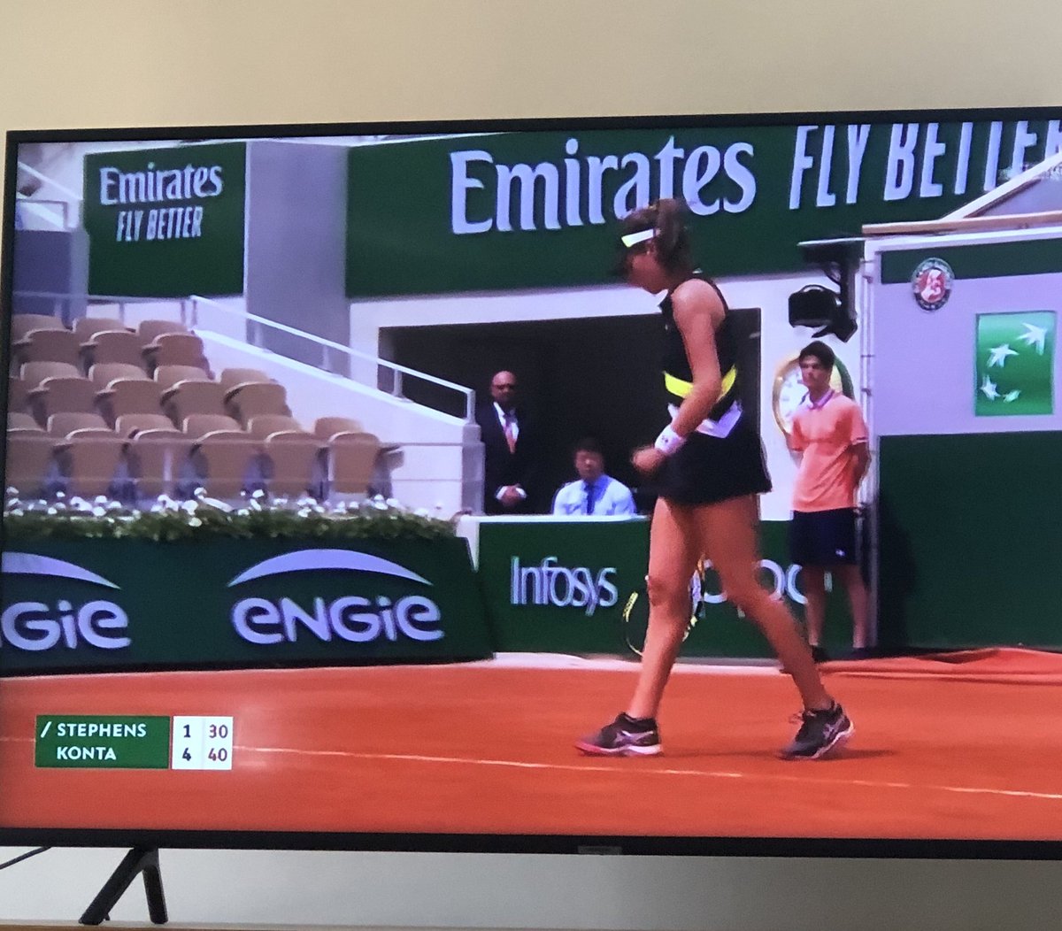 bells08's tweet photo. Was meant to be heading to Paris this weekend to watch the French Open for my 40th. Instead watching this cracking match @JohannaKonta #frenchopen #TennisAtHome #StayHome https://t.co/cByILS4ilC
