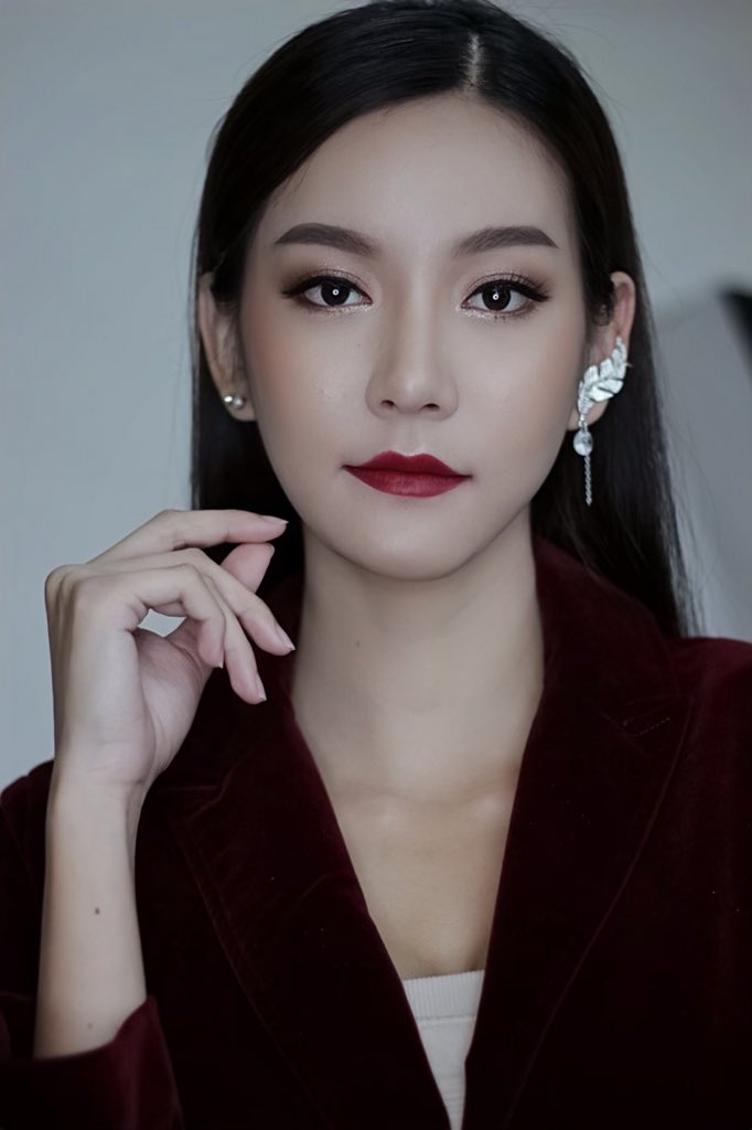 PickyYok27's tweet photo. Red lips never died https://t.co/awxKDCsz3D