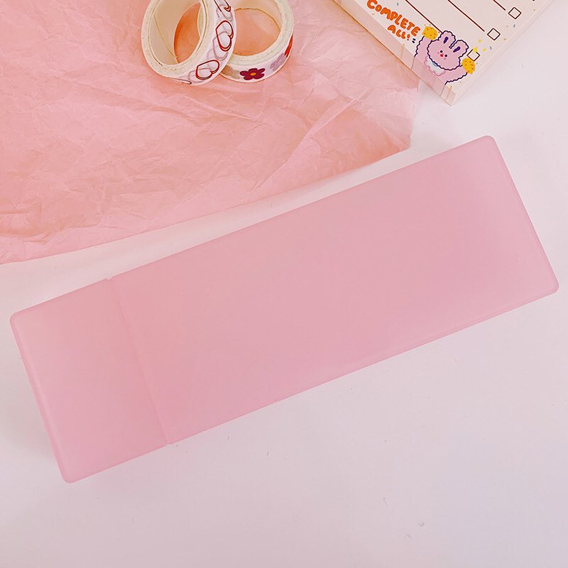 stationerypst's tweet photo. พรีออเดอร์กล่องดินสอ #มูจิ มีที่ใส่ยางลบ 
มาแบบพาสเทล มีทั้งหมด 3 สี สีใส สีชมพู สีฟ้า ใครชอบอะไรมินิมอลก็ต้องมีเลยค่ะใครชอบสีสันก็ตกแต่งติดสติ๊กเกอร์ได้ เพิ่มความน่ารัก กล่องดินสอกล่องละ 55 บาท 2 กล่อง 100 ค่าส่ง 40 #muji #กล่องดินสอ #เครื่องเขียนเกาหลี #เครื่องเขียนราคาถูก https://t.co/fWROv7VzSr