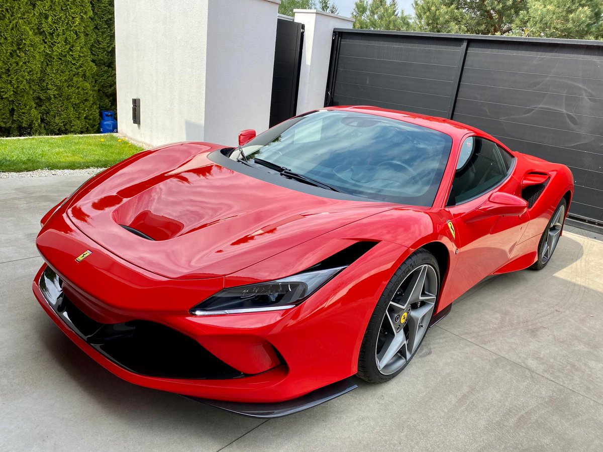 Freshly delivered Ferrari F8 Tributo 🤤

710hp and 770nm
0 to 100km/h in 2.9s...like M5 CP...wow😂