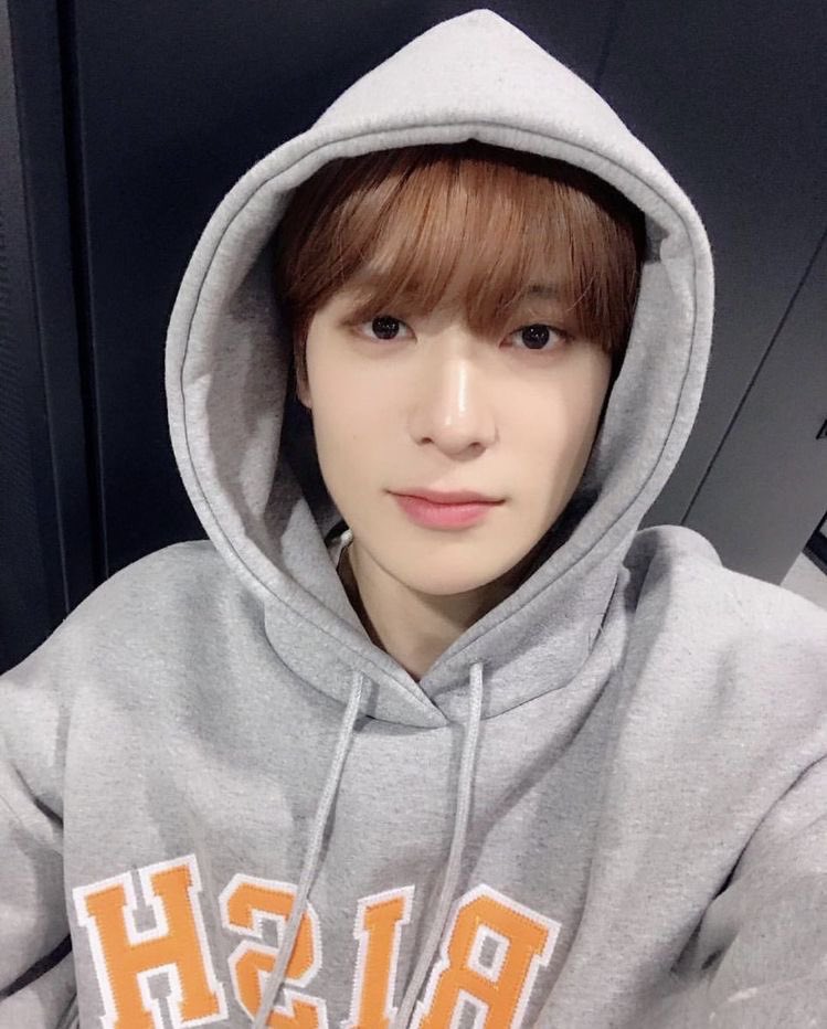 j9emren's tweet photo. his hoodie selfies hit different idk https://t.co/iyCtsAhHuk