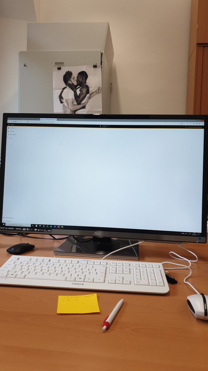 diebayernmarie's tweet photo. Mein neuer Monitor spiegelt die Größe meines Egos wieder, nicht die meines Sichtfeldes.
#alwaysbigger https://t.co/f1BWMROPSo