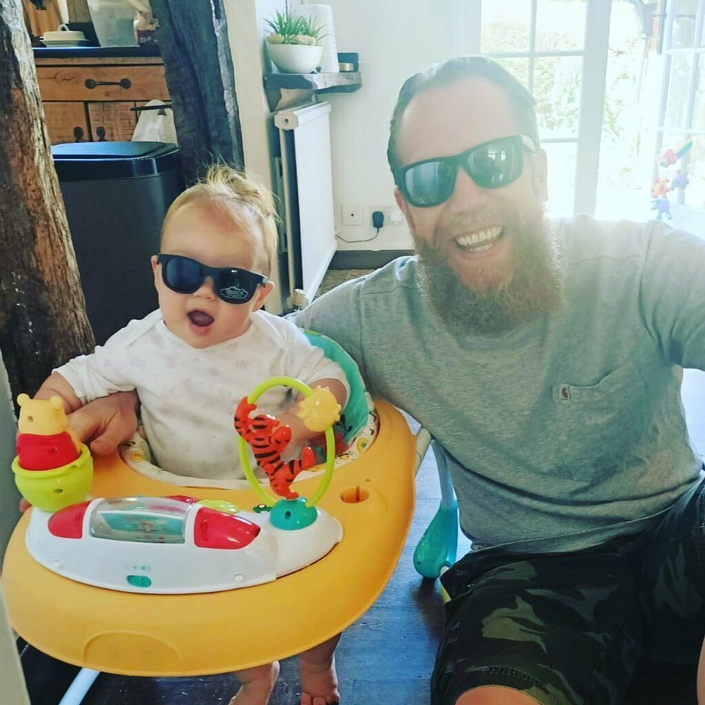 BeresD's tweet photo. Sun’s out, babiators out.  #babiators #twinning #twinningtuesday #twinningwithdaddy #surreylife #surreyliving #lockdownlife #flex #flexing #bins https://t.co/ZLMSDBlGhs https://t.co/Y8vz3oW6AB