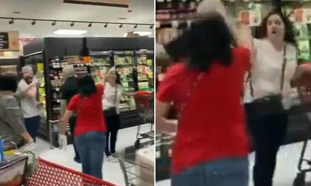 'Moment furious New Yorkers chase shopper out of a crowded Staten Island grocery store because she wasn't wearing a mask #coronavirus bit.ly/2X5vBVX