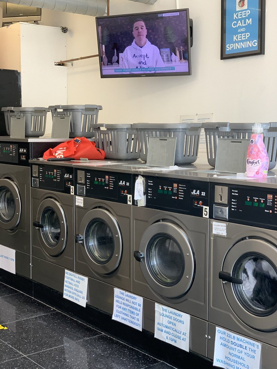 laundryglos's tweet photo. We are still doing full duvet service washes, feather &amp; polyester Give us a try #quickturnaround #bestinglos https://t.co/rZN38rTg32