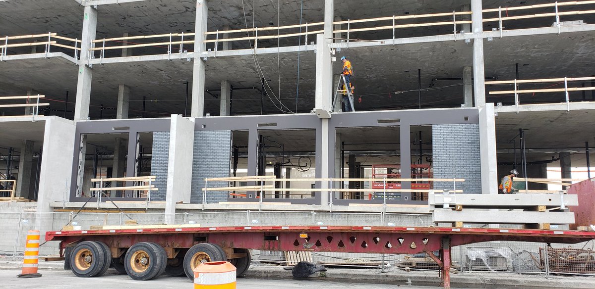 presti_inc's tweet photo. Première morceau de pre-fab à notre projet locatif Vivre à Outremont! Bon travail d'equip!
First pieces of prefab going up at our rental Project Vivre in Outremont! Great team work! @ACDF_ARCH, @Domspezio https://t.co/e06XTik0k4