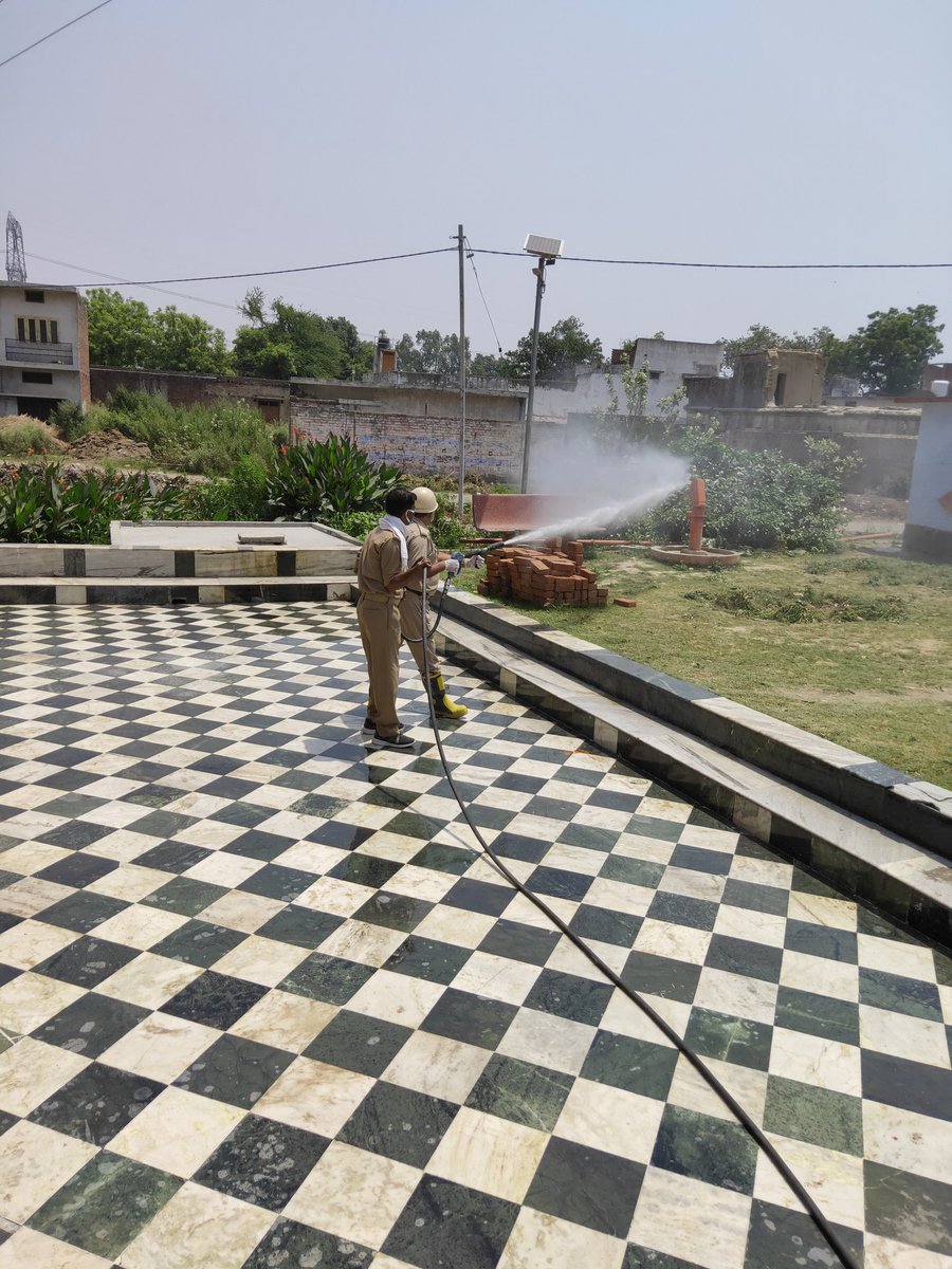 FssoAshishVerma's tweet photo. Sanatization at बौनाभारी सिधौली सीतापुर ||
@PranshuAvasthi
@upcopsachin
@fireserviceup
@uppolice
@sitapurpolice
#Team2486 https://t.co/y7Z2CjJgH2