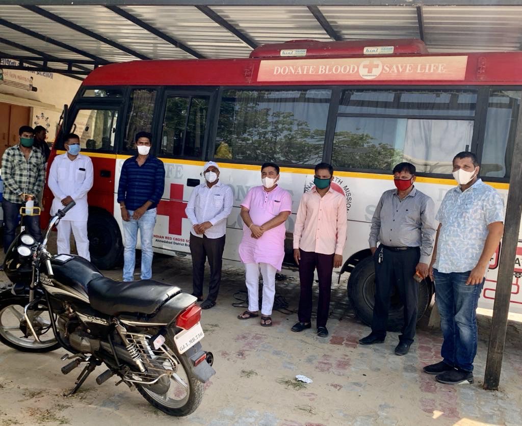 pradipsinhbjp's tweet photo. Saluting the spirit of people for their kind & generous effort of donating blood for thalassemia patients under the campaign“ रोज़ एक गाँव मे रक्तदान”.
Today the youth of Adroda village donated blood in the presence of MLA Shri @mlakanupatel.
#SaveChildSaveNation https://t.co/M5dk2v8dcX