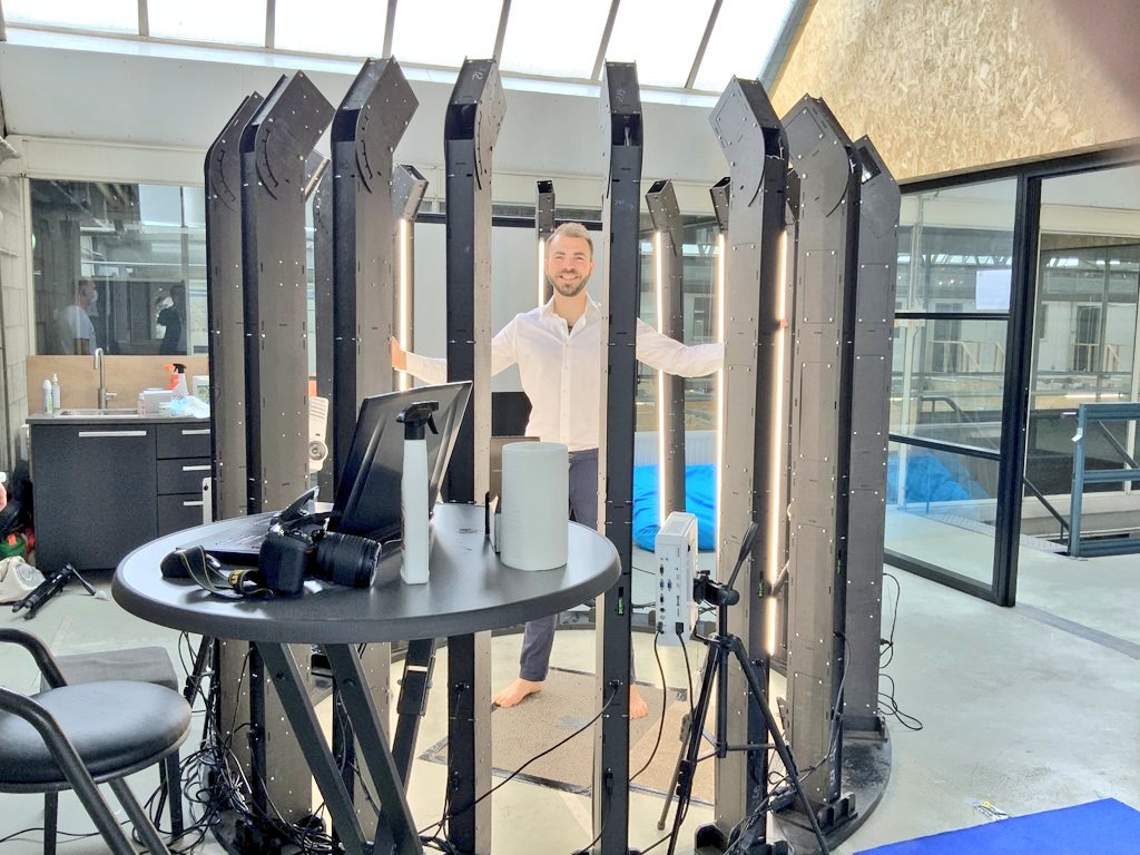 Geëvolueerd van 2D tot 3D #dagvoorzitter! @XplaneVR heeft mij gescand om als avatar virtuele events te presenteren.

Nu ook in VR: <a href="/RutgerMollee/">Rutger Mollee</a> <a href="/esthervdvoort/">Esther van der Voort</a> <a href="/jkwadraat/">Jan-Jaap In der Maur</a> <a href="/DonatelloPiras/">Donatello Piras</a> <a href="/Gastvoorzitter/">Hans Etman</a> <a href="/rdaverschot/">Robert Daverschot</a> <a href="/LieseloreGoedID/">Lieselore van Dijkhuizen</a> <a href="/marcotragaluz/">marco bakker</a> <a href="/JanHenkB/">JanHenk Bouman</a> #verzamelzeallemaal