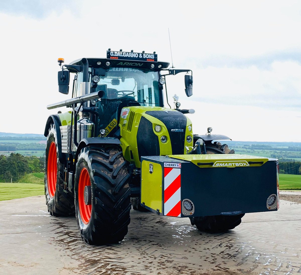 CherryProducts's tweet photo. Great customer photo sent in over the weekend thank you to Dave Dalgarno for ordering a #smartbox from Sellars Agriculture Ltd. Supporting CLAAS and CLAAS UK 

Contact your local dealer for information and prices or call our sales office on 01608678197 https://t.co/gCC2KHAaUo