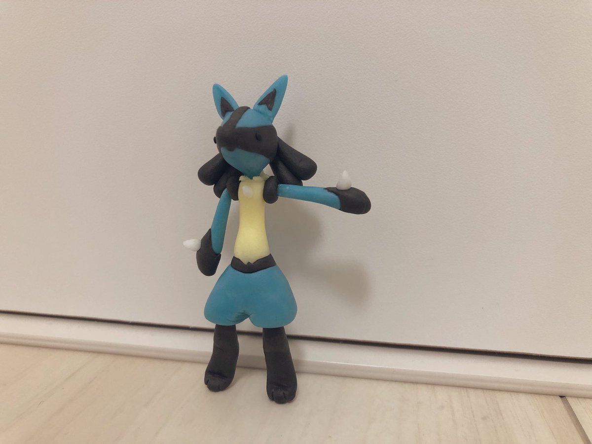 Oklha ルカリオ メタモンならあっちに行ったな リオル メタモンならあっちで見たよっ メタモン のへんしんシリーズつくりました 最初はルカリオとリオル 樹脂粘土 ポケモン ルカリオ リオル