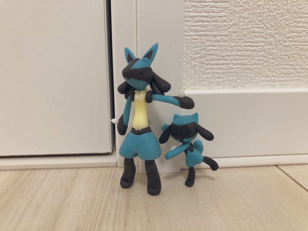 Oklha ルカリオ メタモンならあっちに行ったな リオル メタモンならあっちで見たよっ メタモン のへんしんシリーズつくりました 最初はルカリオとリオル 樹脂粘土 ポケモン ルカリオ リオル