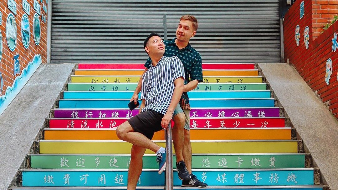 deeristravellin's tweet photo. 🌈🌈Finding rainbows are one of our favorite things about #travel. We noticed this #rainbowstairs when we were looking for our Airbnb apartment in #Taipei, #Taiwan
⁣
What are some of your favorite #rainbow stair locations you've found?⁣
⁣
❤️🧡💛💚💙💜 https://t.co/HEUgVqsKlO