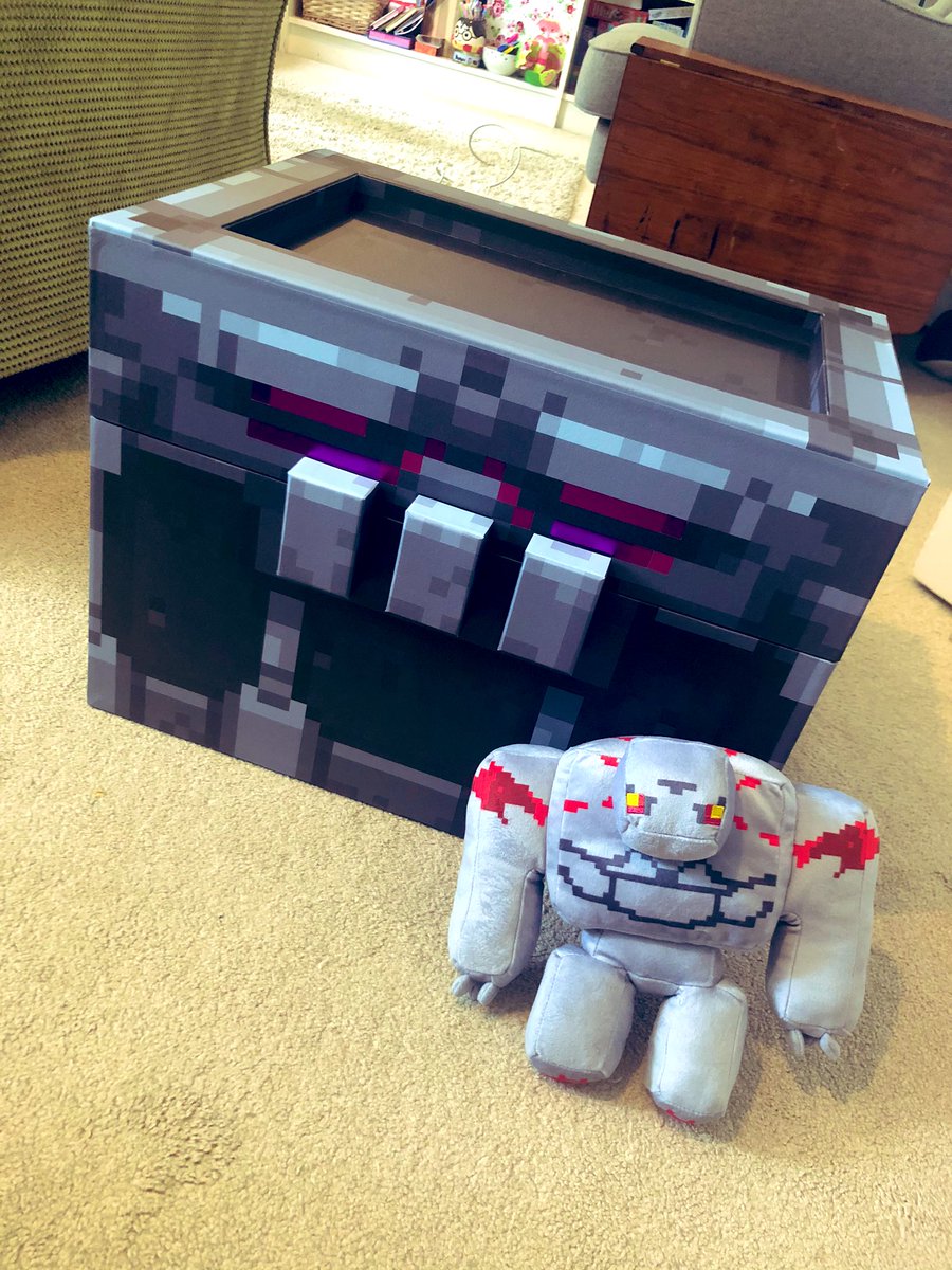 Charleyy Hodson Oh My God Oh My God Oh My God This Minecraftdungeons Kit Is Legit Business Thanks So Much Xboxuk Dungeonsgame Smashed It Once Again