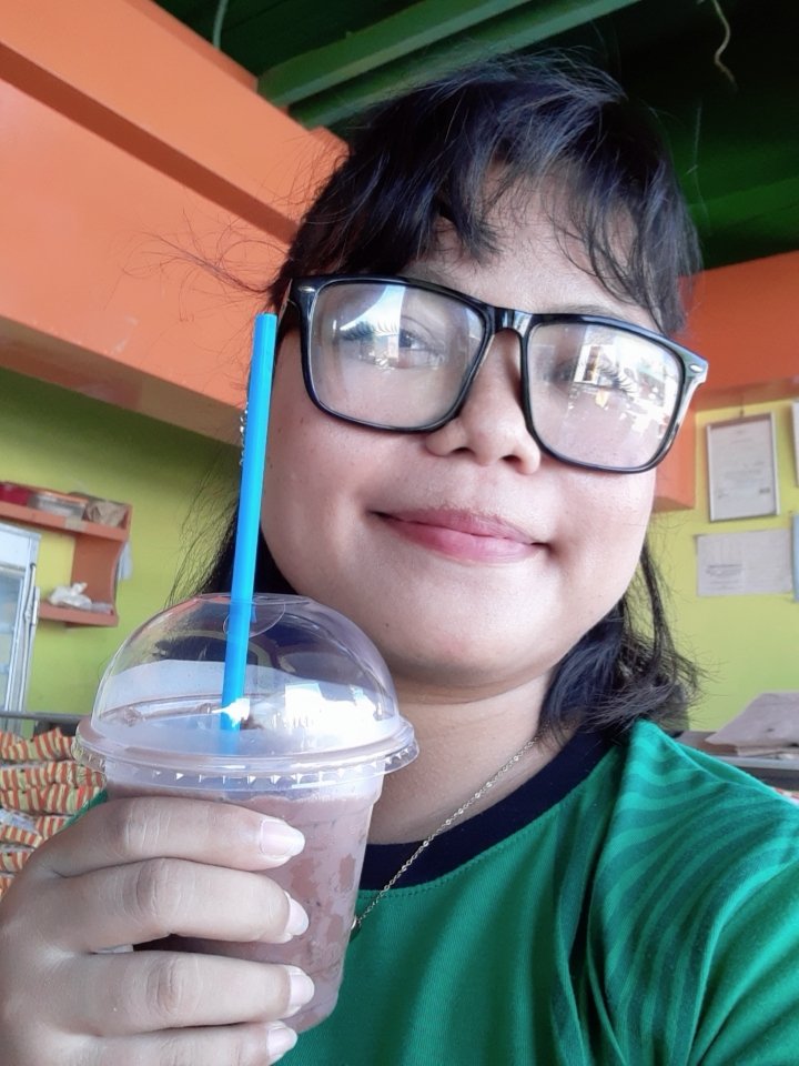 itsRebeccaPuro's tweet photo. naka pag #chocofloat narin
sabay #fries
hmmmm.... solve na solve yung araw ko!
pambawi sa sobrang init ππ§π¦π¨ https://t.co/3GDTC7UUyV