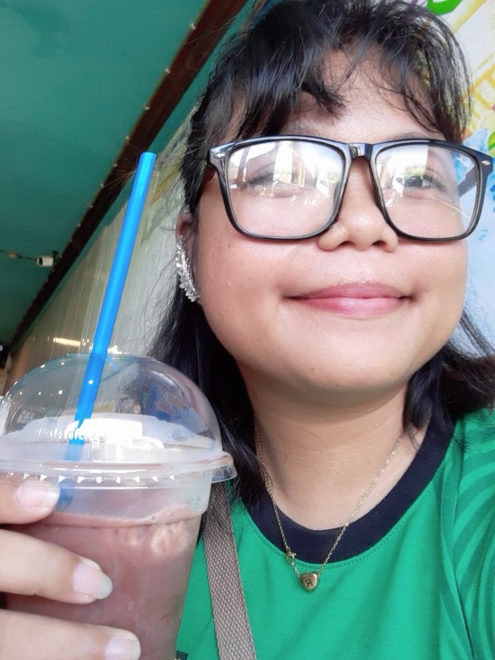 itsRebeccaPuro's tweet photo. naka pag #chocofloat narin
sabay #fries
hmmmm.... solve na solve yung araw ko!
pambawi sa sobrang init ππ§π¦π¨ https://t.co/3GDTC7UUyV