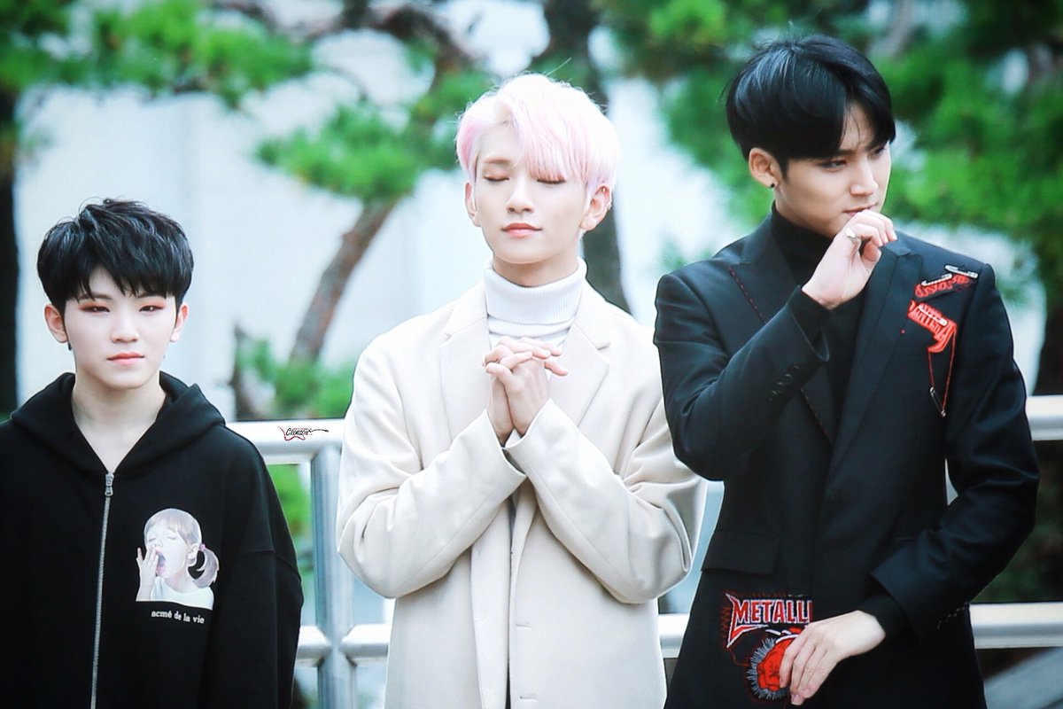 CRIMSON_JS95's tweet photo. 171110 mini fm
🎋🎋🎋
#조슈아 #홍지수  #JOSHUA
#ジョシュア #洪知秀
#세븐틴 #SEVENTEEN

#HAPPY_SVT_DAY
#SVT_5th_Anniversary
#5Years_with_CARAT https://t.co/Sci5X3o0uD