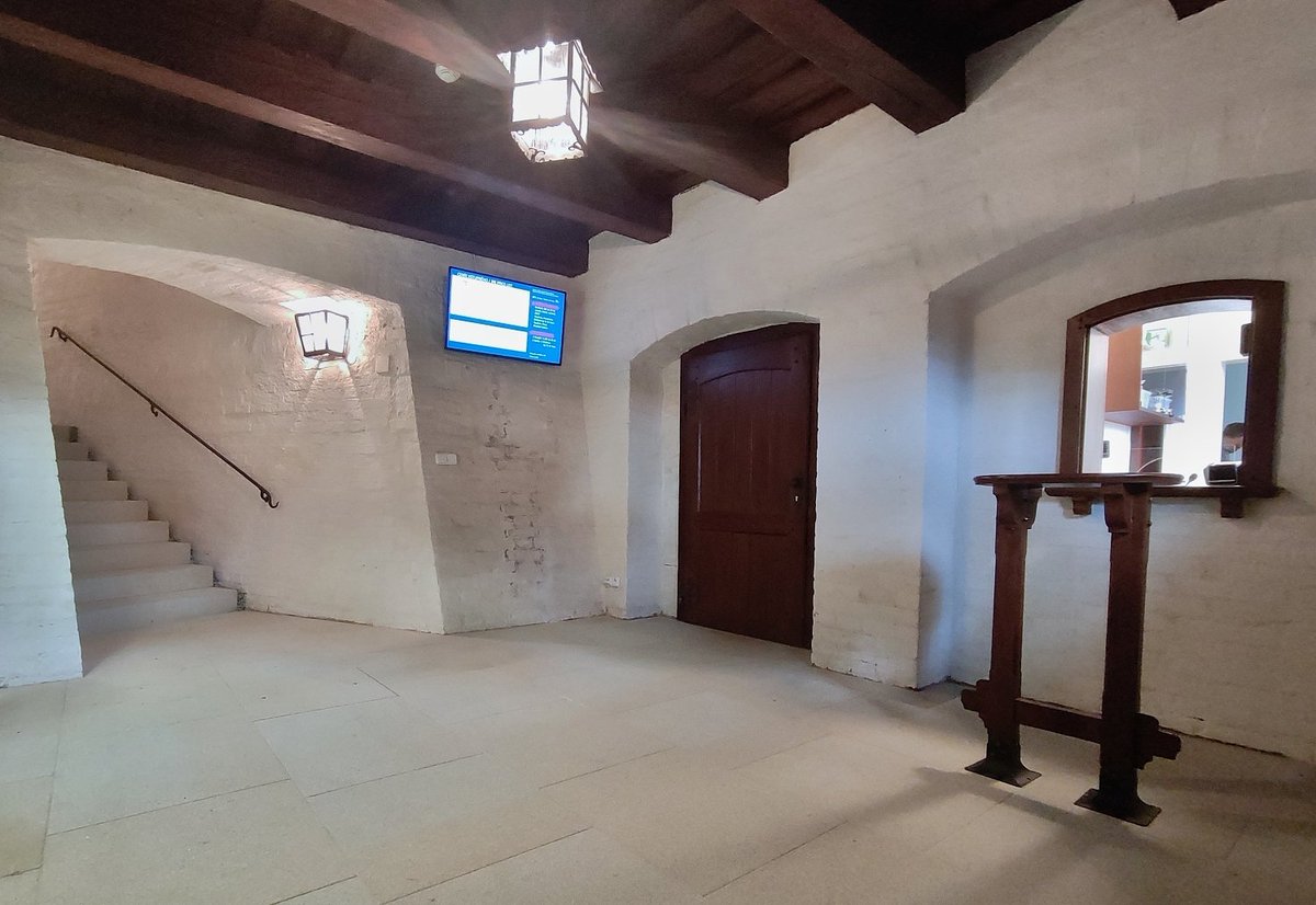 MuzeummestaBrna's tweet photo. Do špilberských kasemat se lidé dostanou přes nově opravenou pokladnu na severní straně hradu. https://t.co/TUMlDKpLEt