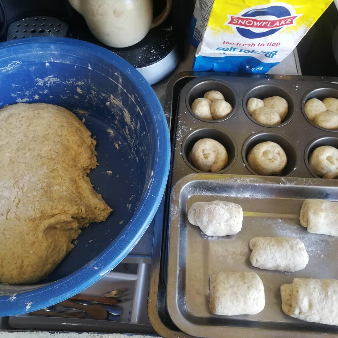 IamCaptainLebo's tweet photo. WHAT DO U THINK? 

Only started self baking lessons 4 weeks ago, now enjoying the fruits of my commitment to never fail, not a single burned bun, yay

#Bake #baking #Bakingfromscratch #Bakingforme #BakersCorner #Justbake #bakers #bread #dinnerbuns #Buns https://t.co/NvDoZO1A09