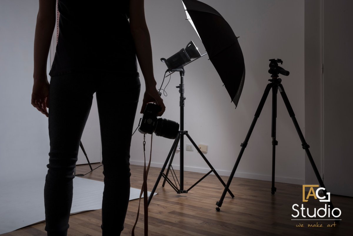 acstudiospain's tweet photo. La luz es la esencia de la fotografia, sin ella simplemente no existiría. De hecho tanto es así que la propia palabra está formada por los términos griegos: photos (luz) y graphein o graphos (escribir) así es que fotografiar es literalmente escribir con la luz. https://t.co/NZbijB2Bke