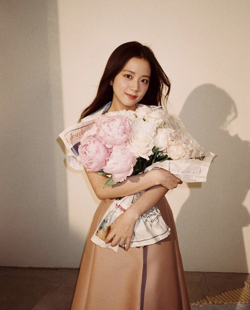 ジスちゃんはお花似合いますね🌷😻
右の方の香水お揃いで嬉しい^ ^