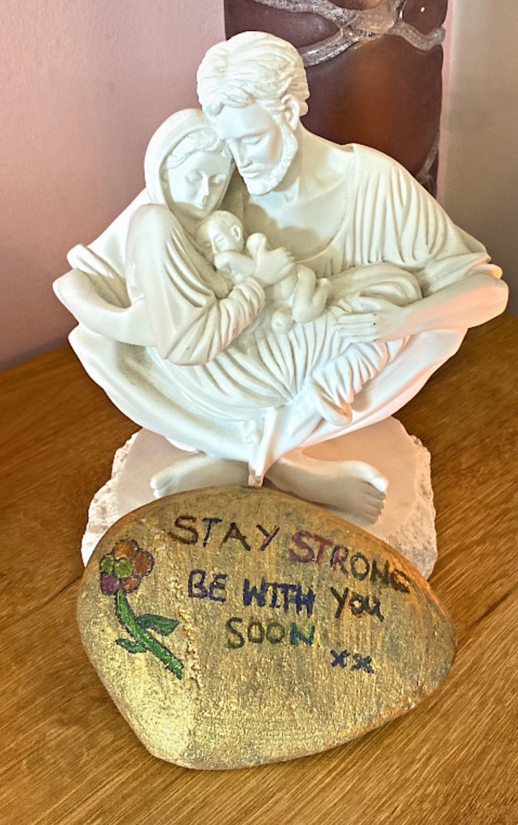 cardinal_re's tweet photo. We return after the holiday weekend with a visit to the home of Matthew in S2 who has placed his Kindness Rock which he made as part of #MentalHealthAwarenessWeek at his #MiniMayAltar with a lovely message for his Gran who is shielding at home 😊 🏠 #MonthofMary 👑 🌸 🙏🏻 @CN_HS https://t.co/YLKsUkUdb5