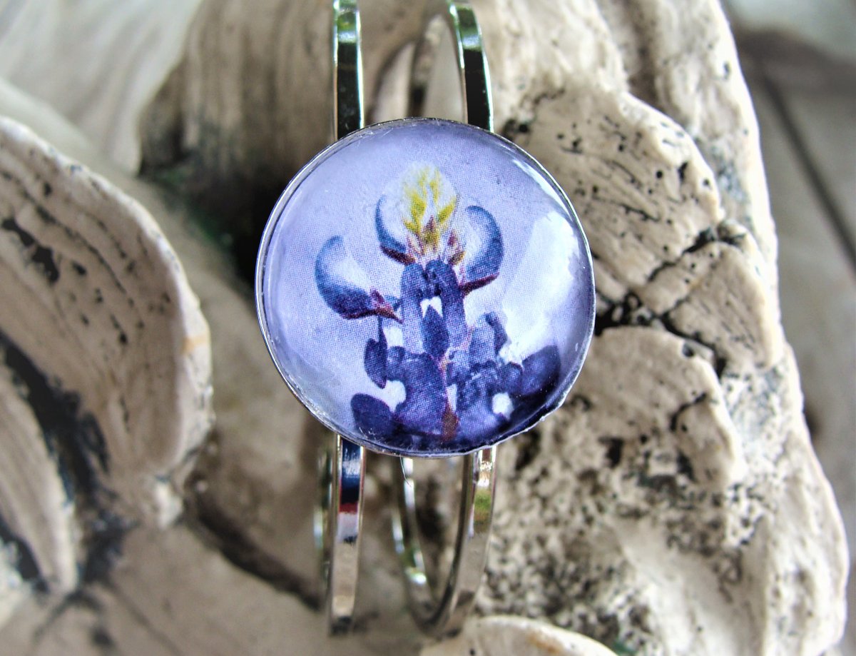 girliegals12's tweet photo. Bluebonnet Watercolor Print Cabochon on Silver Hinged Pull Apart Bracelet: https://t.co/HX8m01ZwCI #bluebonnet #bluebonnetwatercolor #bluebonnetprint #bluebonnetjewelry #Texas #Texasflower #floralprint #antiquegoldbracelet #Boho #hippie #giftsforher #etsyhandmade #etsy #shopsmall https://t.co/09kg5L0Nrb
