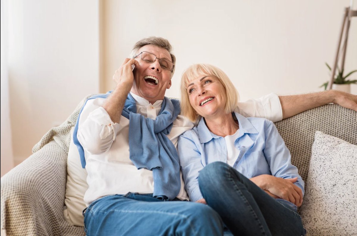 multiphone's tweet image. ¡Que viva la risa! ¿Por qué limitarte a mandar un emoji cuando puedes contagiar tu risa a través de una llamada? 😃📞