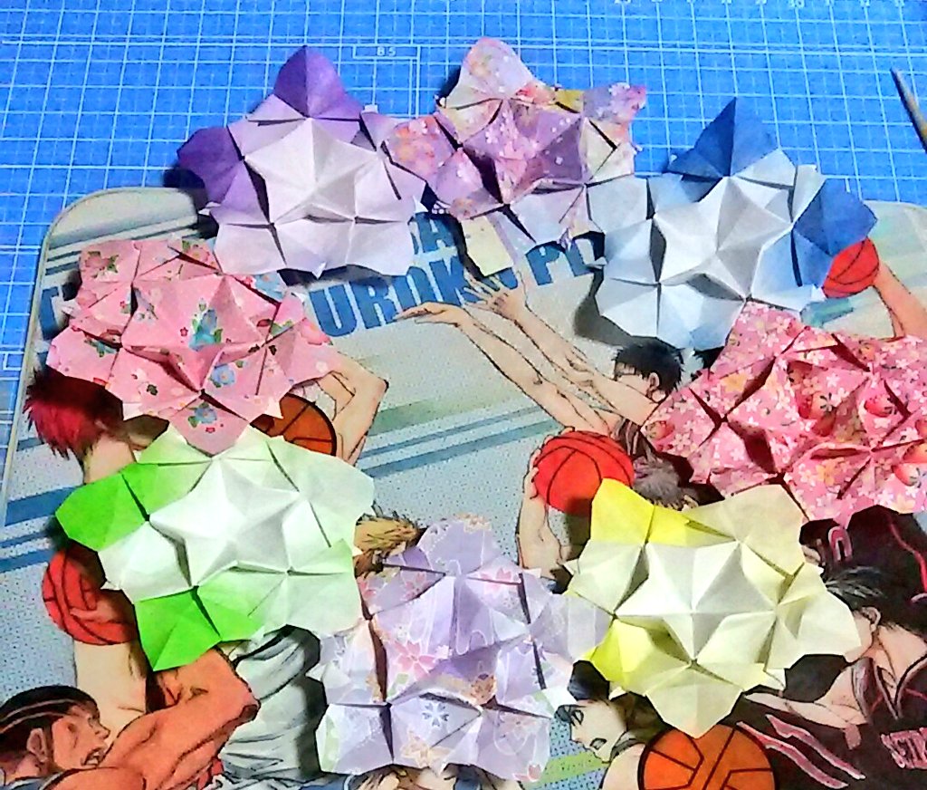 しおりん בטוויטר キラ星あじさいリースを動画を見ながら折ってみました ハーモニー柄と和柄と花柄を組み合わせて組み立て てみました だーちゃん オリジナル 折り紙 折り紙作品