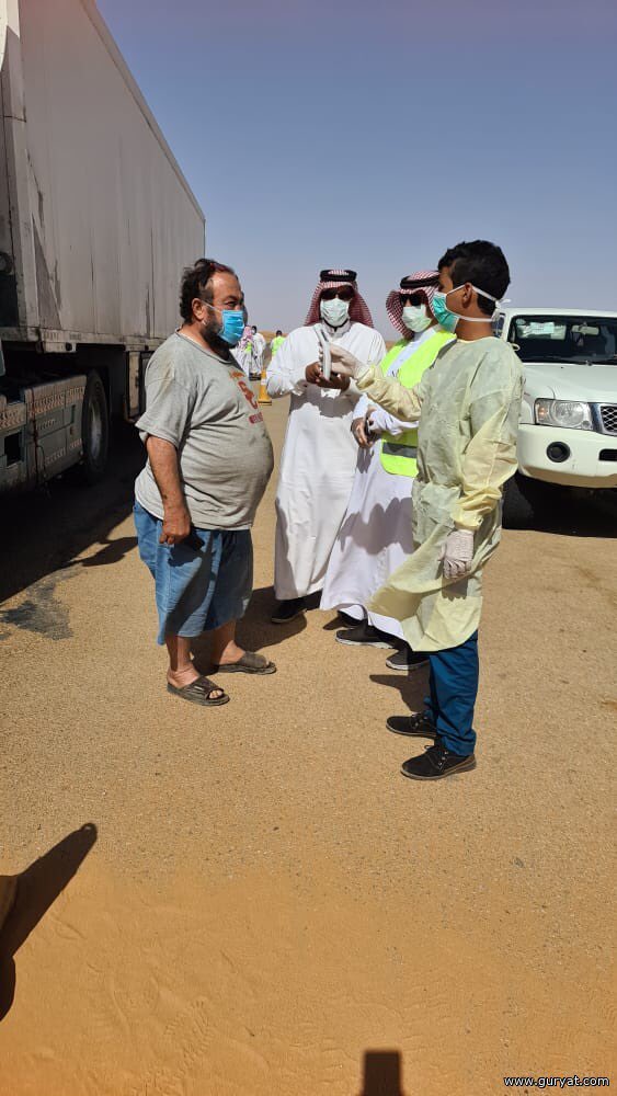 الفرق التطوعية تواصل اعمالها لرصد الشاحنات في نقطة المنع بمركز ميقوع الحوي خلال عيد الفطر المبارك - أضواء الخليج الإلكترونية - directly newspaper gulflights.net/new/s/73900#.X…