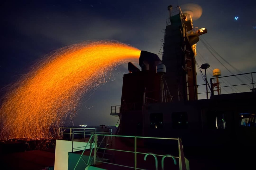 LighthouseChro1's tweet photo. Contestant No 55
Roshan Thakur (@roshanthakur308)
Chief Officer/ Anglo Eastern Ship Management
.
"Blowing soot in the night round"
.
#ship #merchantnavylife #seafarer #maritime #roughsea #lifeatsea #cargo #cargoship #sailing #sailors #merchantmarine #like #sailorslife #coolm… https://t.co/GtMLAZBYAD