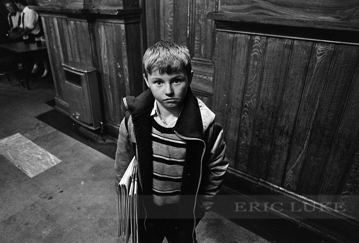 Anyone remember when paperboys used go round pubs selling the Evening Press and Evening Herald ? Mulligans pub Poolbeg Street Dublin 1980s. ... from my old negatives          #NEWS #newspapers #media  #filmphotography #35mm #Dublin #Ireland #myoldnegatives