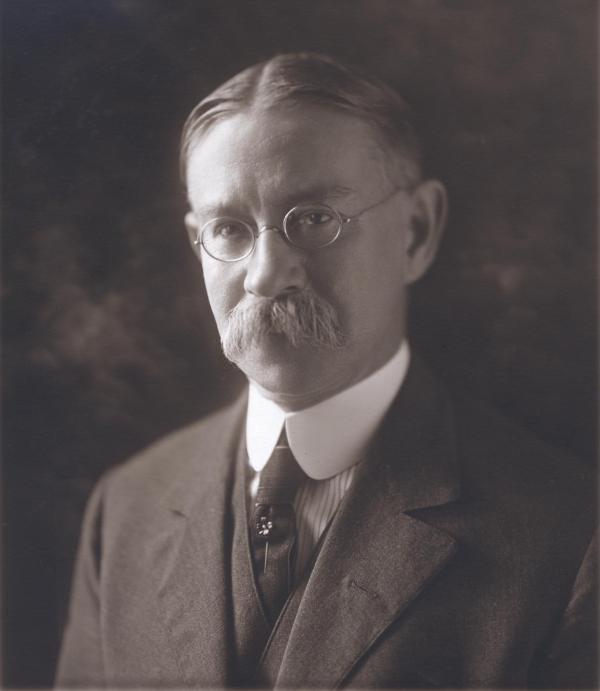 Next up is J. Horace McFarland of Harrisburg, PA, gardener, true believer in the City Beautiful and an early conservationist who worked to preserve  @YosemiteNPS and  @NiagaraFallsUSA , here to speak on "the relation of city planning to business."  https://en.wikipedia.org/wiki/J._Horace_McFarland