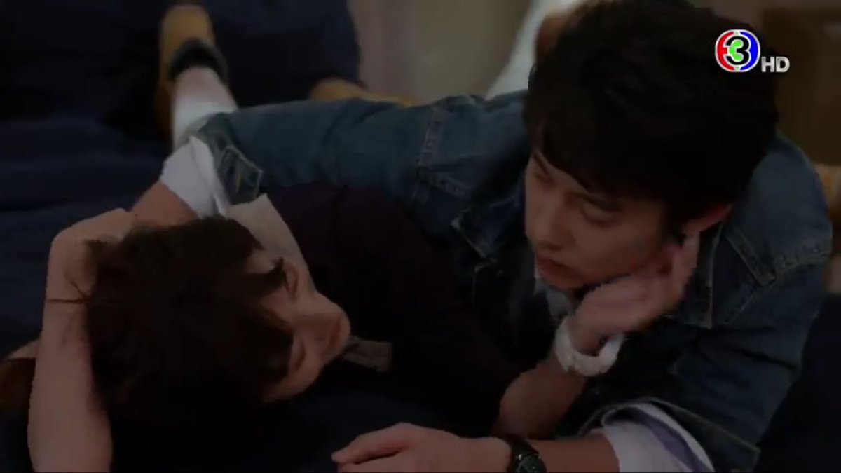 zoli_xoxo's tweet photo. #อกเกือบหักEP11  การบ้าน��ี่เราต้องช่วยกันทำอะเนอะ555555555​ ตลกอีพี่ต้องเกลี่ยกล่อมน้อง​ น้องไม่คึกเหมือนตอนนั้น
โง่หนิ​ ทำคนเดียวก็ไม่เป็น https://t.co/1rNRLeDuqq
