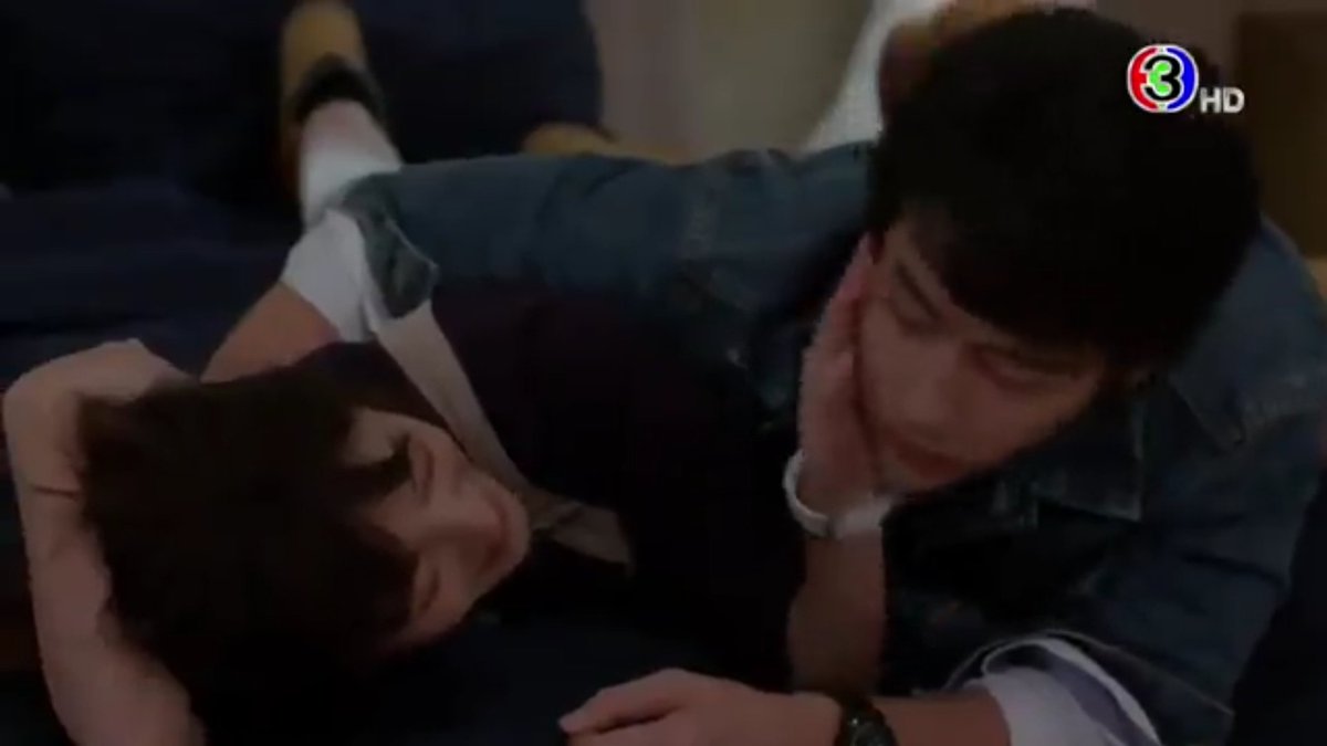 zoli_xoxo's tweet photo. #อกเกือบหักEP11  การบ้าน��ี่เราต้องช่วยกันทำอะเนอะ555555555​ ตลกอีพี่ต้องเกลี่ยกล่อมน้อง​ น้องไม่คึกเหมือนตอนนั้น
โง่หนิ​ ทำคนเดียวก็ไม่เป็น https://t.co/1rNRLeDuqq