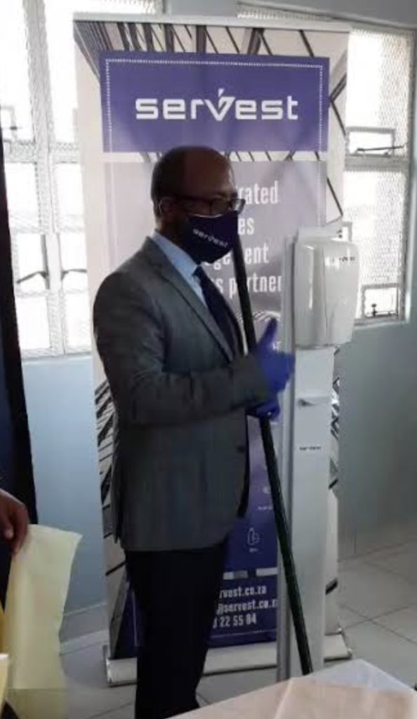 OptimizeAgency's tweet photo. Catch #Servest CEO, Mr Xolile Sizani tonight at 18:30 on @Newzroom405 with @CathyMohlahlana Motlatlana speaking on why proper hygiene & cleaning is vital in fighting noval #covid-19, especially in public places like hospitals, schools & correctional services @nxiza @Servest_SA https://t.co/RfS0qgfPId