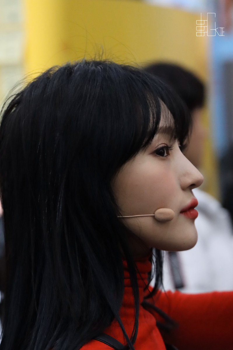 her side profile is so pretty