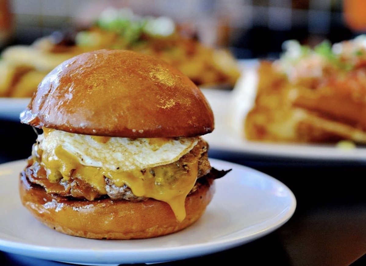 Do you ever just get your Bernie’s Burger and stare at how beautiful it is? 😍 Get your fix with in house dining at Bellaire and to go/delivery too. PS, don’t forget, our bodega sauces/toppings/beef/etc are all homemade and ready to go home too! 😘