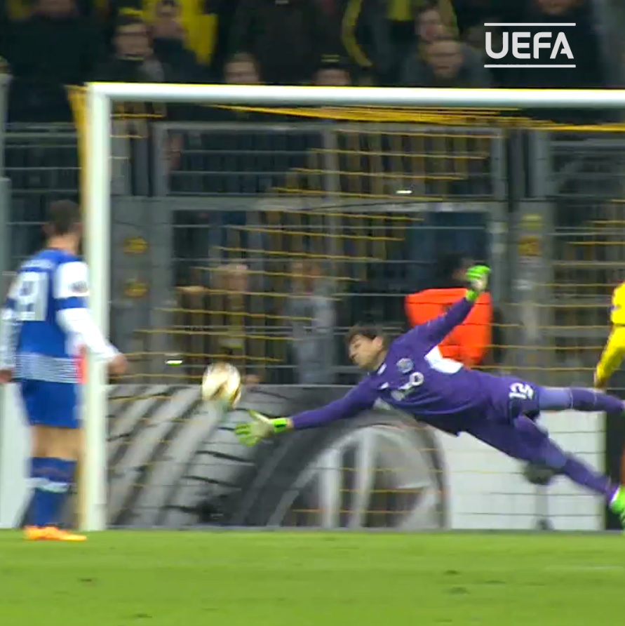 This fingertip stop =     Happy birthday, Iker Casillas  || || 