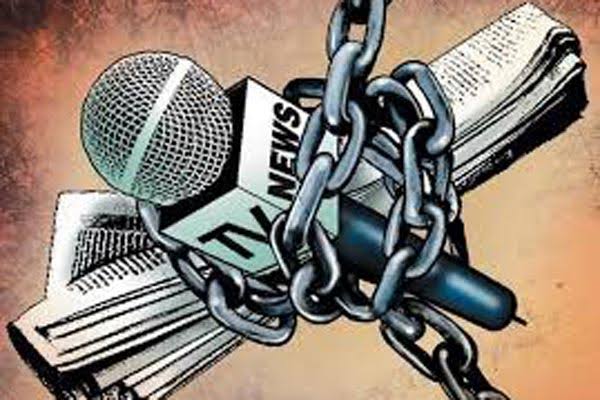 SIFANigeria's tweet photo. Dear, @HURIWA_NIGERIA @nucjnigeria @ptcij @gijn @AmnestyNigeria @hurilaws @ohchr_nigeria @hrw

If there's any time we must rise against unjustified detention of Journalists in Nigeria, it's now.

Our liberty is in FREEDOM OF THE PRESS &amp; that cannot be limited without being lost. https://t.co/p3ce0AcHRS