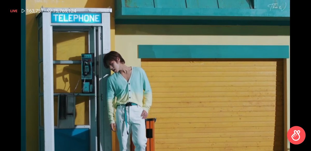 winkiemax's tweet photo. He's so sexy standing near the telephone❤❤❤
#WingIscoming
#TheW
#ParkJihoon #박지훈 @Park_Jihoon_twt https://t.co/CrEdeVxgC6