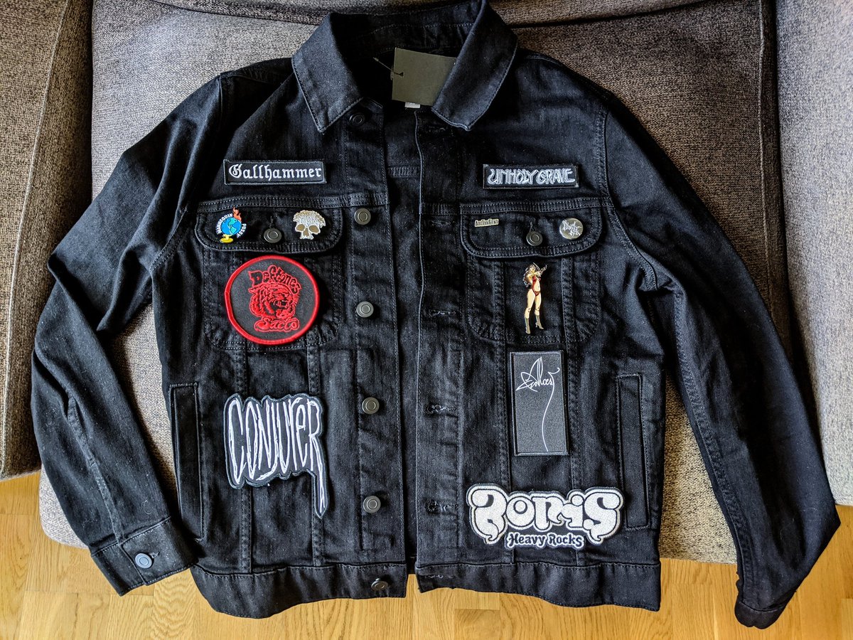 IsTheDevlin's tweet photo. My GF, who is The Best, bought me a new jacket to host my tiny but (hopefully) expanding patch & badge collection! Featuring #Gallhammer, @mannequinpussy, @planes666, @deftones, #UnholyGrave, #Vampirella, #InsectArk, @Alcestofficial, @Borisheavyrocks & @ConjurerUK
#BATTLEJACKET! https://t.co/x2NHVLFAU0