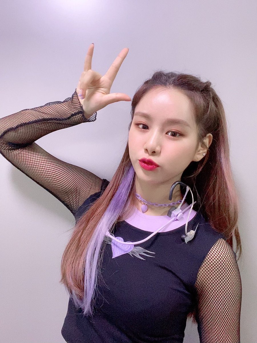 NToffcl_twt's tweet photo. [#NT_Now] 상큼한 에너지 가득
나띠의 멋진 무대를 보고 나니 저절로 힘이 나는 기분이에요!👏🏻👏🏻
나띠의 당당하고 멋진 ‘NINETEEN’ 내일도 많은 기대 부탁드려요!!💜🖤

Thank you for your love and support for NATTY!💘

#나띠 #NATTY #NT #NineTeen #DEBUT https://t.co/1R67l7aqIa