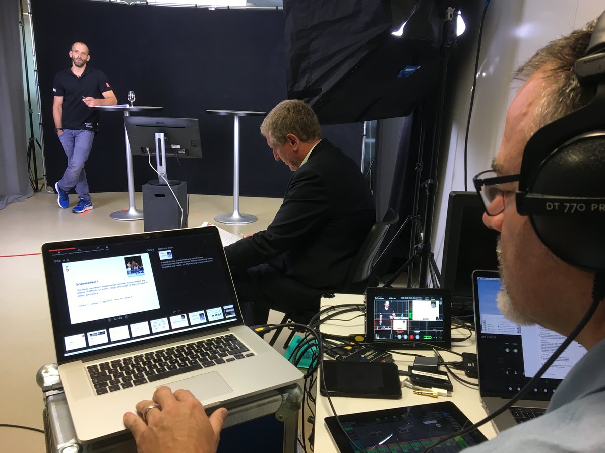 EHSM_Magglingen's tweet photo. Blick hinter die Kulissen: So sieht es aus, wenn die #EHSM in Zeiten von Corona ihre monatliche Konferenz abhält. #baspo #magglingen *** Regard dans les coulisses: Voici comment la #HEFSM tient sa conférence mensuelle en cette période de confinement. #ofspo #macolin https://t.co/C5U0Ljrpbh