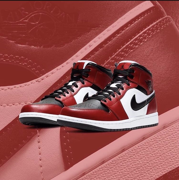 gotchu! The Air Jordan 1 Mid 'Chicago 