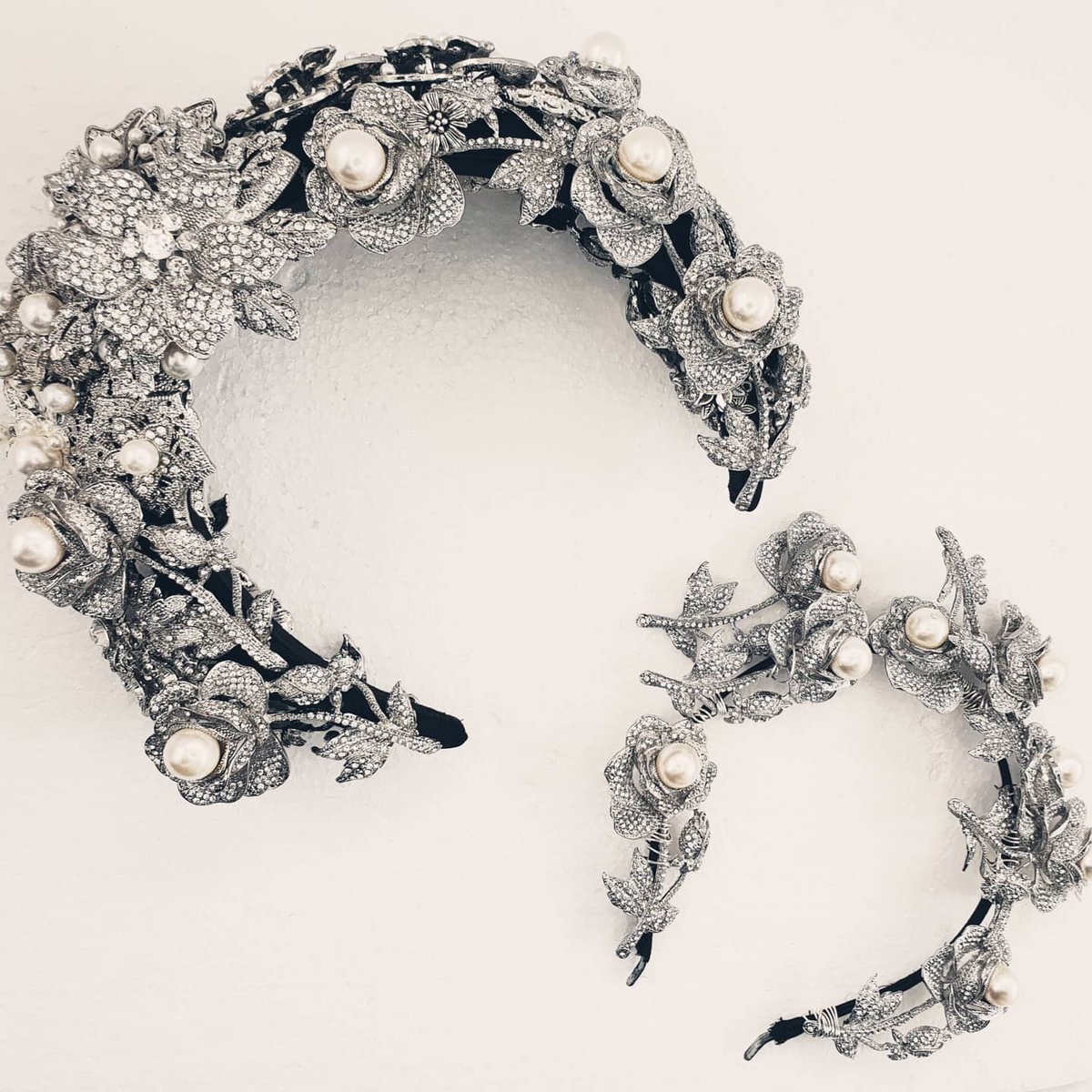 saintbethoffic3's tweet photo. A Sneak peak of these 2 incredibly beautiful pieces for a bride looking for something different and unique on their wedding day.  Made from rose flower embellishments. 
#bridalfashion2020 #theuniquebride  #bridalhairaccessory #tuesdayvibes #gettingmarried #workingfromhome https://t.co/MzG441zrb2
