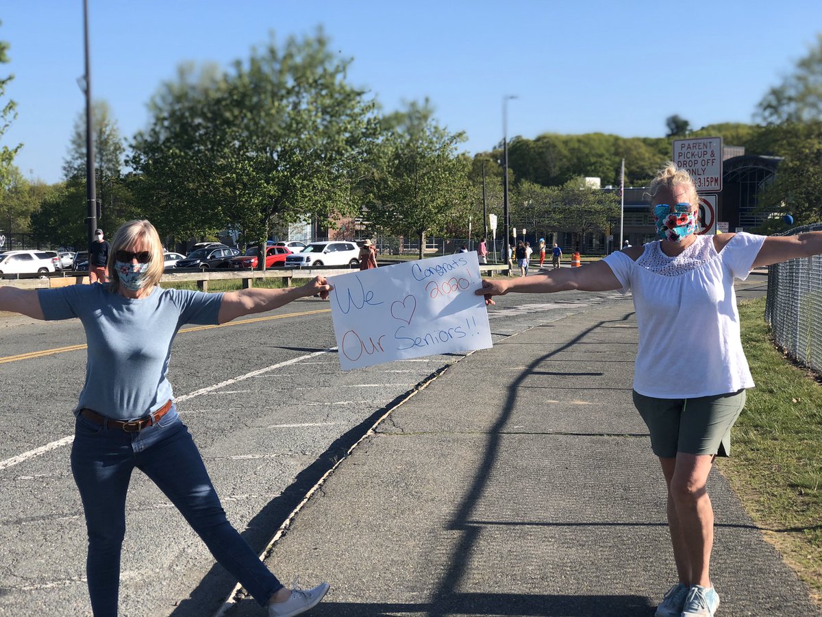 NursesAhs's tweet photo. We had so much fun cheering for all of our #seniors2020 6 feet apart Friday night!!! Too bad they couldn’t see our huge smiles behind these masks! #LastLap #WeAreAndover #SchoolNurses @Andover_HS @ritacasper3 @AndoverPS @andoverhsap https://t.co/dLa1nLUUOG